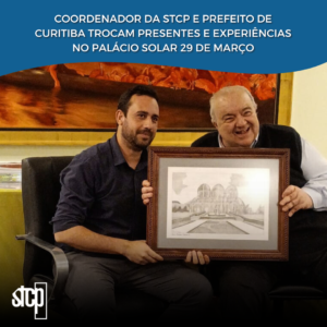 Coordenador da STCP e prefeito de Curitiba trocam presentes e experiências no Palácio Solar 29 de Março
